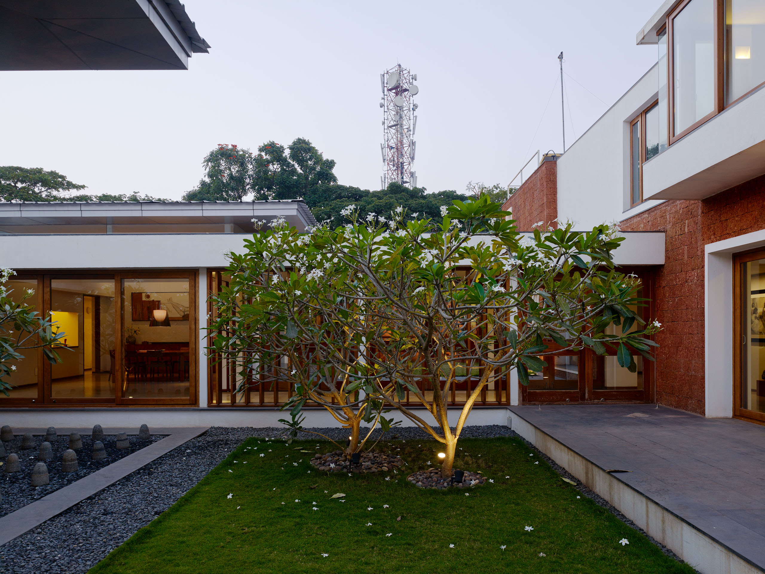 E13430 ALPA 036811 j2560